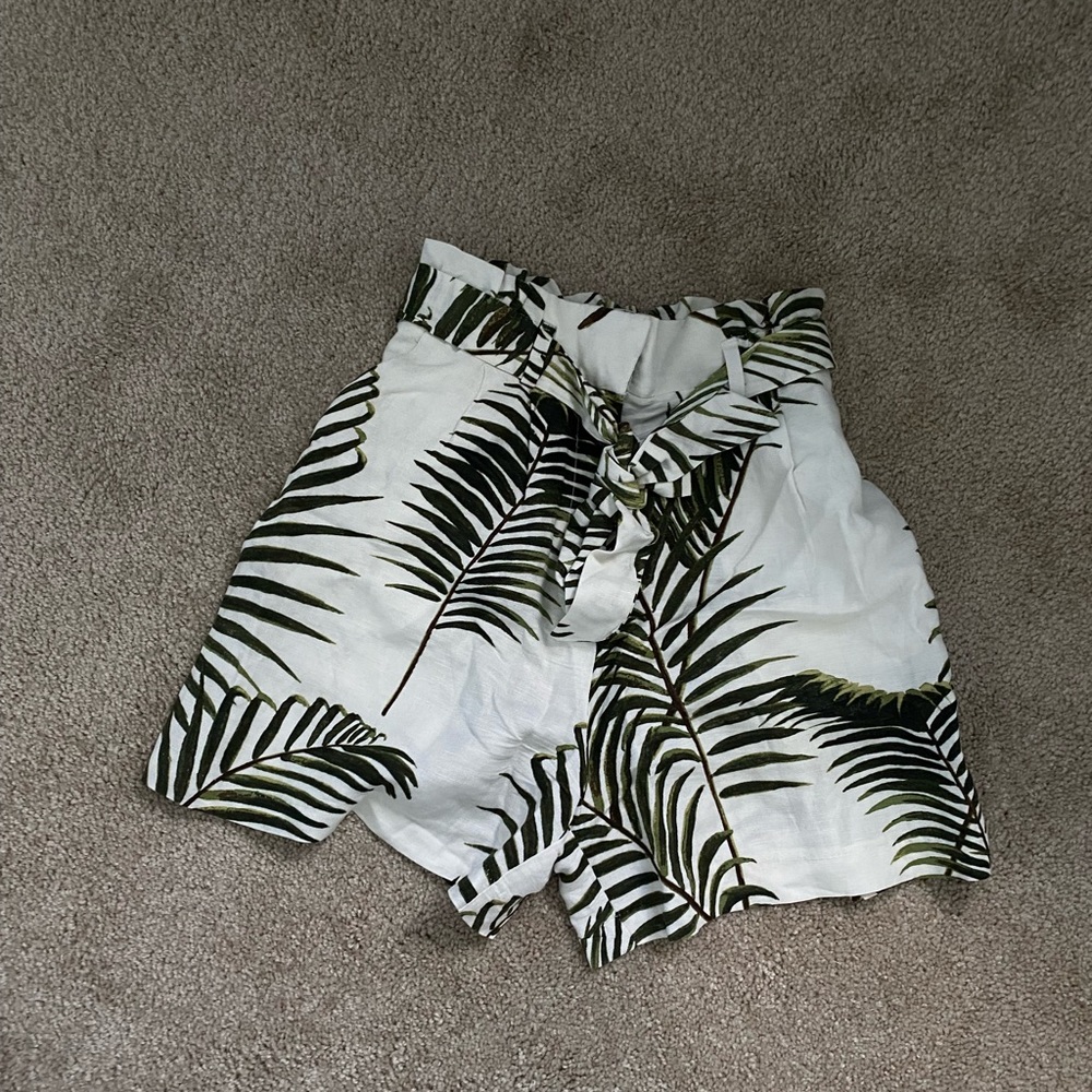 High wasted flowy short